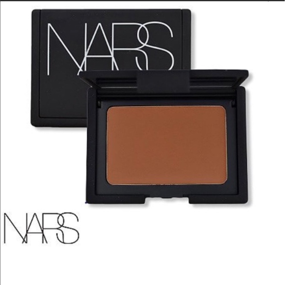 SOLD ‼️ 🎉 NARS Powder Foundation in Benares ✨